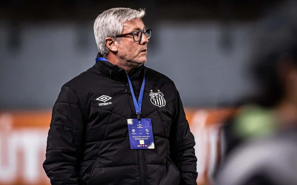 Odair fica indignado com árbitro da derrota do Santos pela Sul-Americana: 'Muito estranho o que aconteceu'