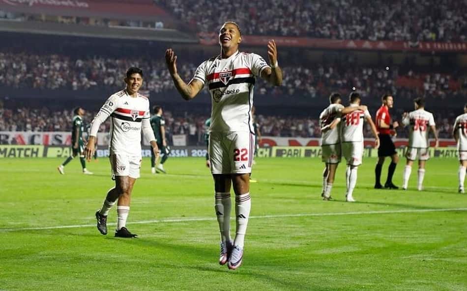 Após voltar de lesão, David celebra gol decisivo no São Paulo: 'Muito feliz com a confiança de todos'