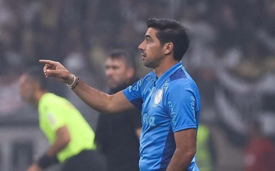 Abel pega celular de repórter e arruma confusão nos vestiários do Mineirão após empate do Palmeiras