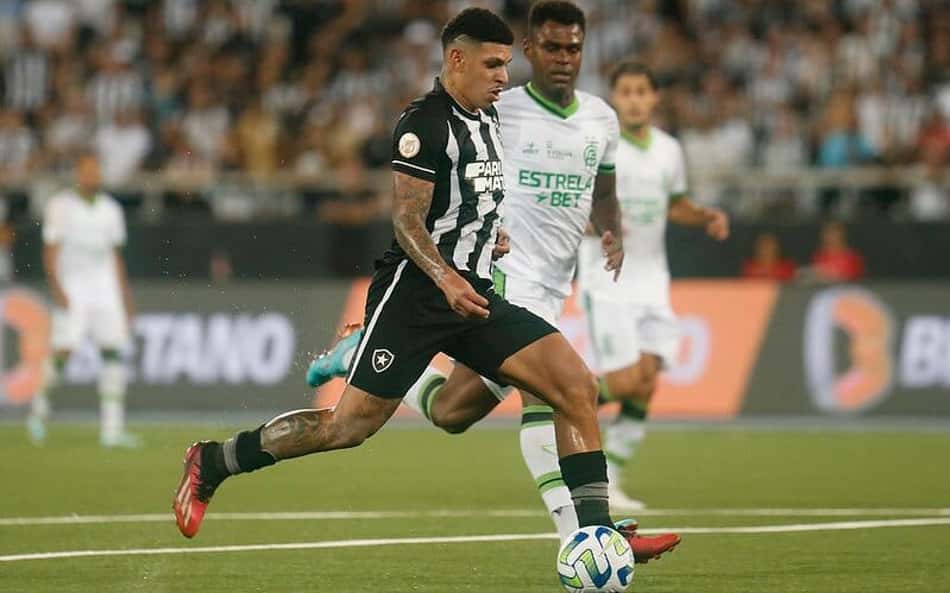 Luis Henrique celebra momento no Botafogo e projeta jogo da Copa do Brasil: 'Decisão mais importante'