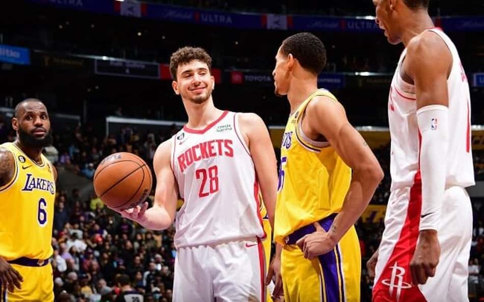 Site sugere opções de trocas para o Houston Rockets