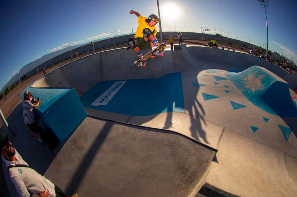 Augusto Akio treina na Argentina antes do Pro Tour de skate /Julio Detefon-CBSK