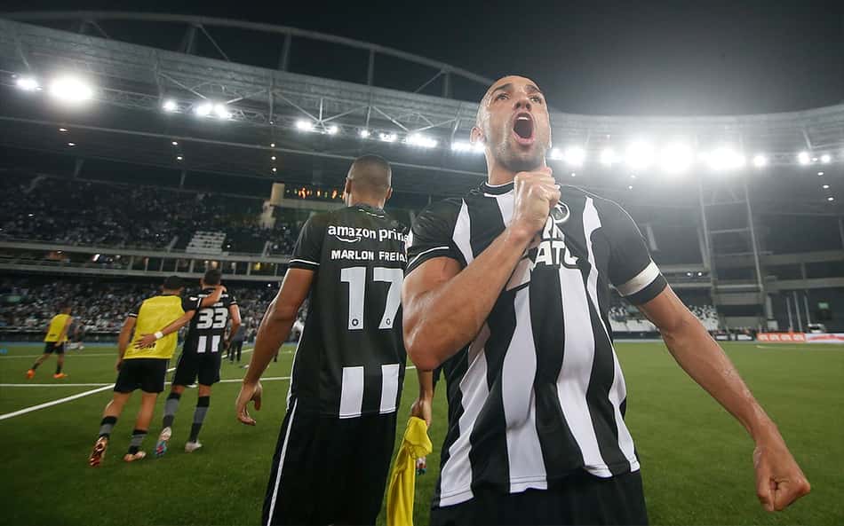 Marçal, do Botafogo, elogia postura da diretoria pela manutenção do trabalho: 'Inteligente'