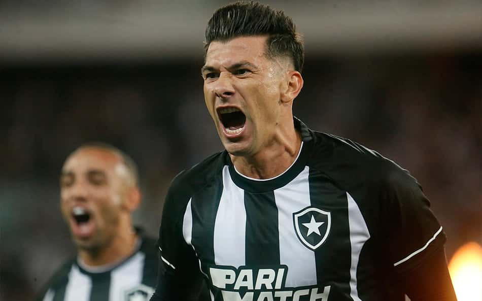 Cuesta nega falta, brinca sobre gol sentado e valoriza vitória do Botafogo