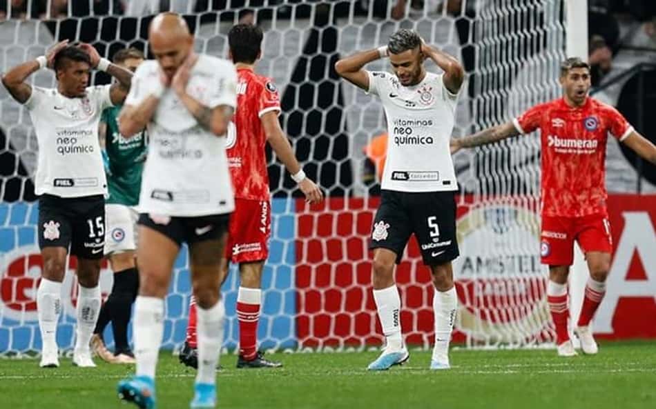 Torcedor do Corinthians terá que 'gastar um uniforme' em ingressos para 'decisão' na Libertadores