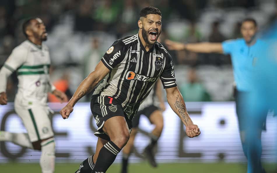 Atlético-MG vence o Coritiba de virada e 'dorme' no G4 do Campeonato Brasileiro