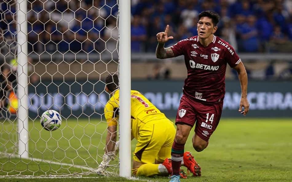 Em jogo quente, Fluminense vence Cruzeiro e vai para o G4 do Brasileirão