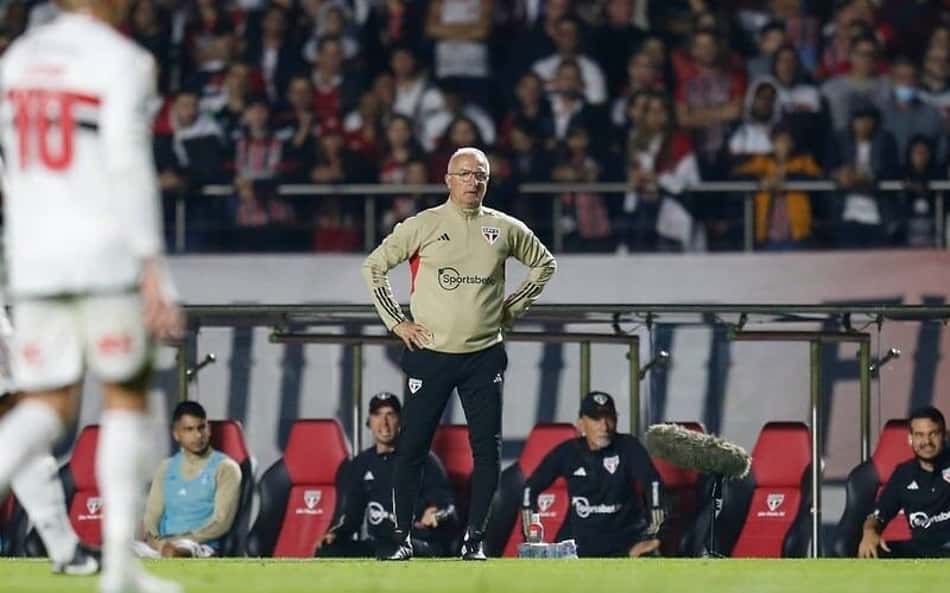 VÍDEO: Dorival Júnior quer apostar em base do São Paulo para repetir 'Santos de 2015'