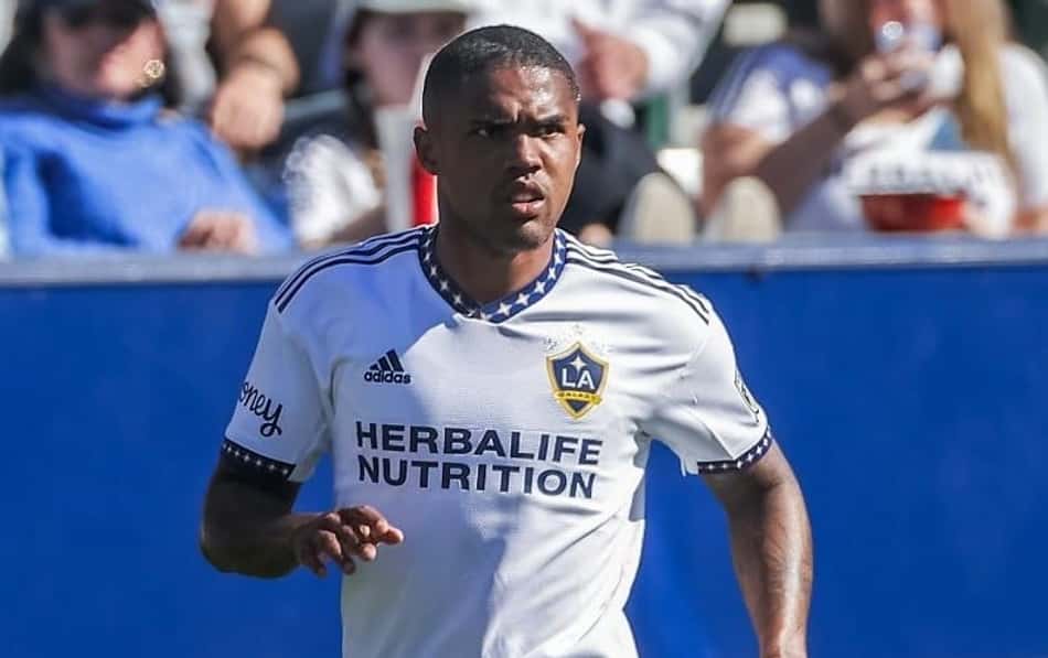 Douglas Costa tem prisão decretada por não pagamento de pensão alimentícia
