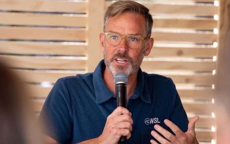 Diretor da WSL rebate críticas de surfistas brasileiros e relata 'ameaças de morte' a funcionários da liga