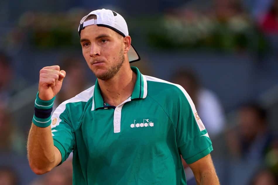 Struff surpreende Tsitsipas e vai à semifinal do Masters 1000 de Madrid