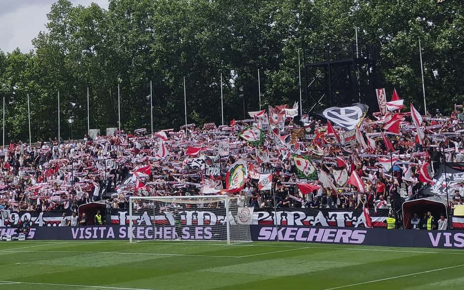 Conheça os Bukaneros, torcida organizada do Rayo Vallecano que luta por causas sociais e combate ao racismo