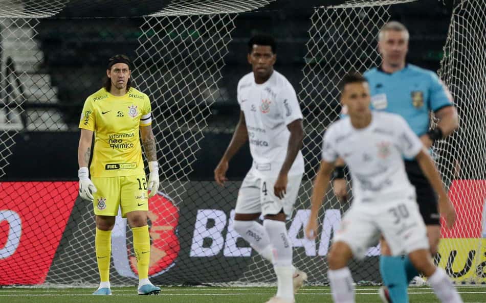 Campeão pelo Corinthians critica falta de equilíbrio do elenco: 'Não podem jogar juntos'