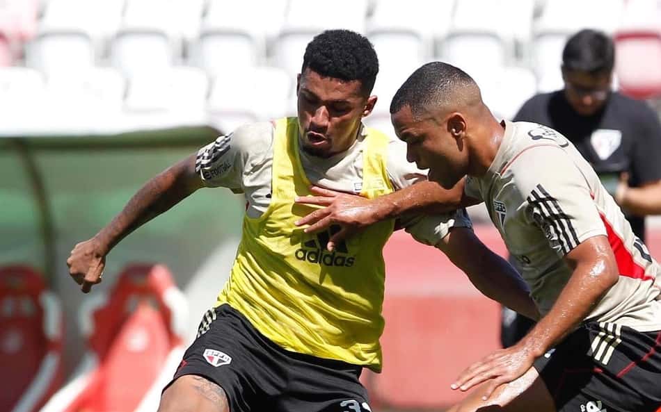 Rafael e reservas do São Paulo treinam no Recife, e Arboleda faz tratamento