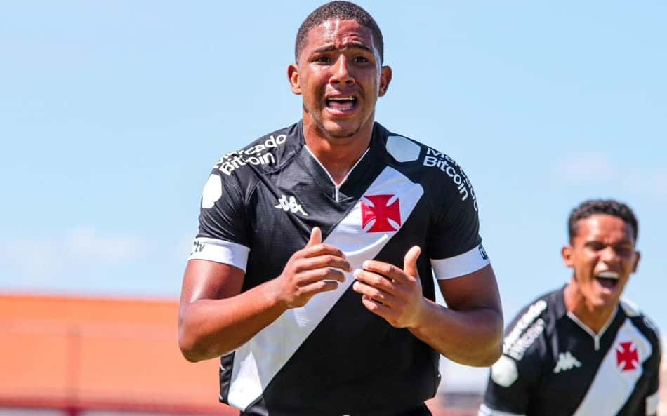 Léo Jacó fala sobre oportunidade no Vasco e mira profissional