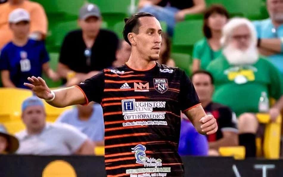 Zagueiro brasileiro fala sobre experiência no exterior