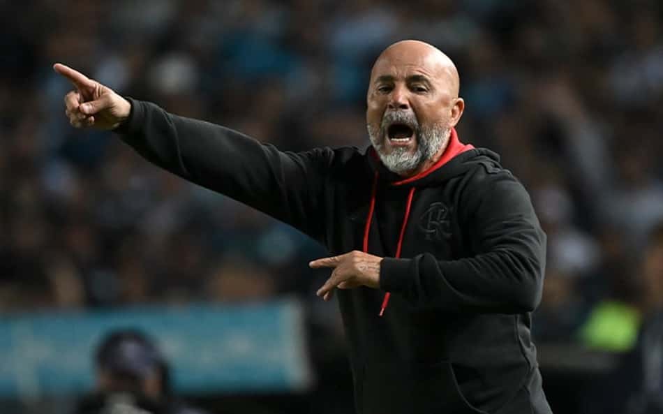 Torcedores do Flamengo cornetam escalação para jogo na Libertadores: 'Fila do INSS'