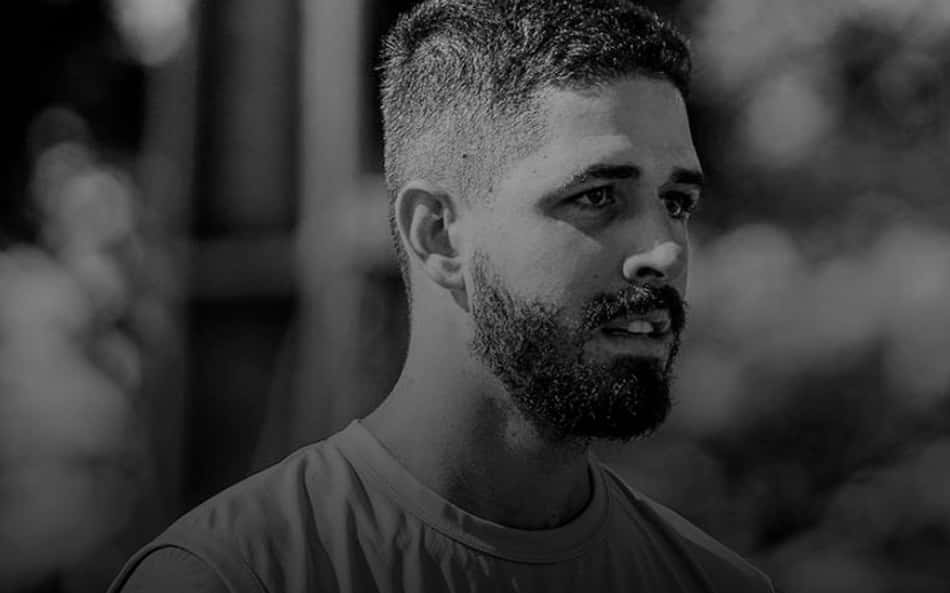 Zagueiro ex-Vasco morre em acidente de carro no Rio; clube lamenta