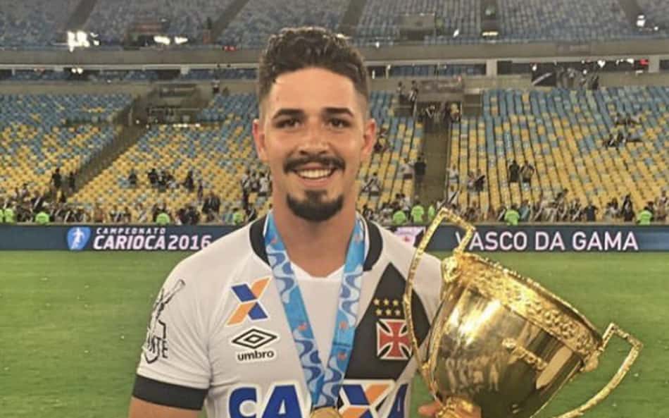 Ex-zagueiro do Vasco morre em acidente de carro no Rio de Janeiro
