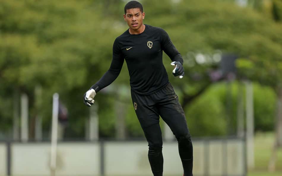 Pegador de pênaltis, goleiro do Corinthians valoriza prêmio na Fifa Youth Cup: 'Ajuda no desenvolvimento'