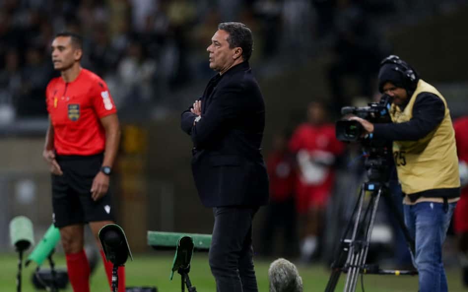 Após nova derrota, Ana Thaís Matos inocenta Luxemburgo e dispara contra diretoria do Corinthians: 'Colocaram no buraco'