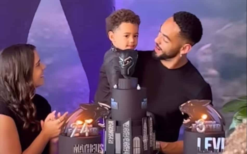 Matheus Cunha comemora aniversário com o filho, e companheiros de Wolves marcam presença em festa