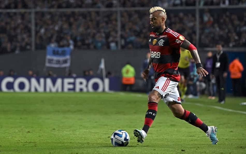 Vidal frustra-se com tropeço do Flamengo mas mostra otimismo com evolução sob o comando de Sampaoli: 'Vamos meter medo em todos'