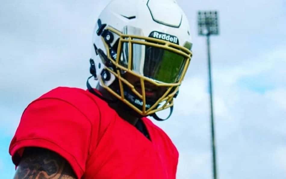 Cavalaria 2 de julho renova contrato com o quarterback norte-americano Ray Cotton