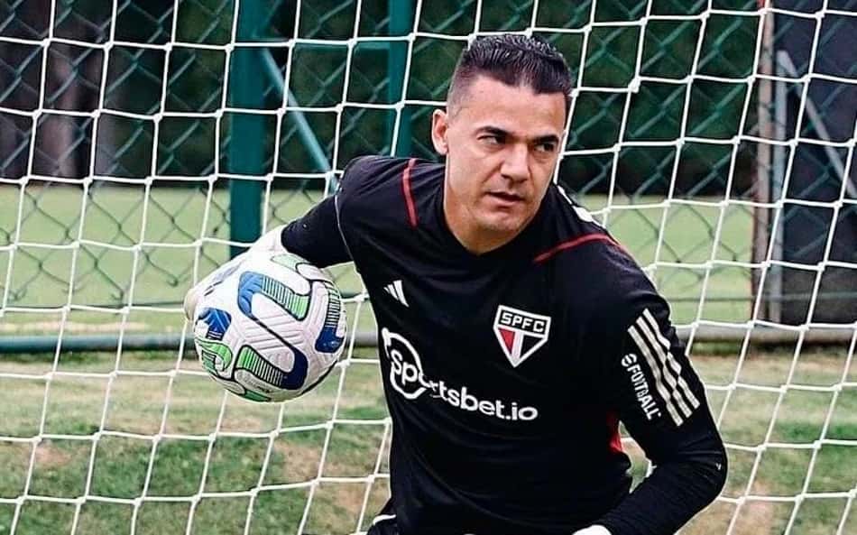 Felipe Alves pede desculpas em reunião fechada com Dorival e parte do elenco do São Paulo: goleiro pode ser reintegrado