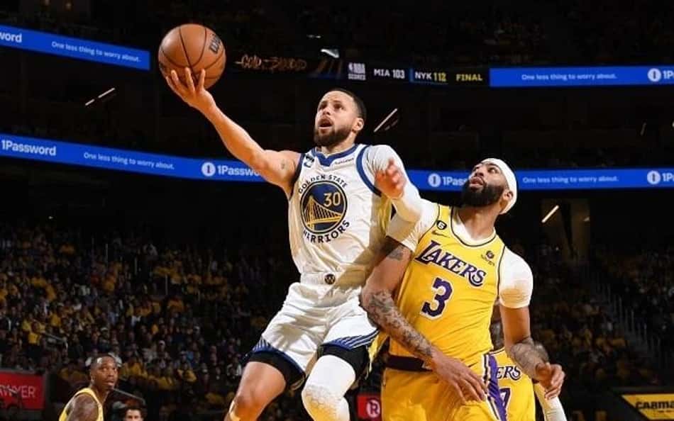 Com jogo coletivo, Warriors derrota Lakers e evita eliminação dos playoffs