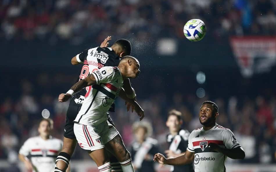 Vasco completa seis jogos sem vencer no Brasileirão