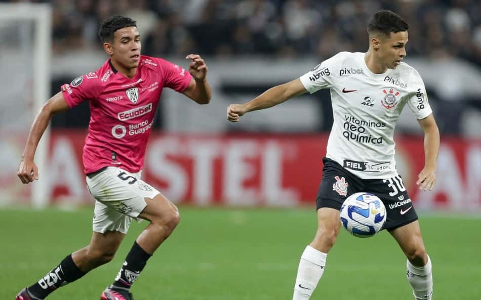 Matheus Araújo enche os olhos de Luxemburgo e pode se tornar 'Zé Rafael do Corinthians'