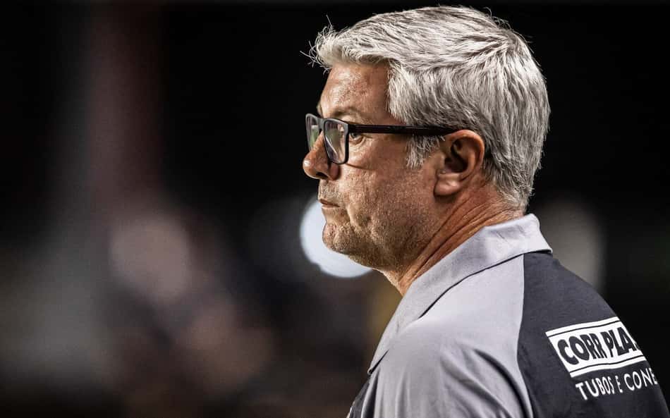 Odair reconhece atuação abaixo do Santos e critica arbitragem por anular gol 'legítimo' contra o Bahia