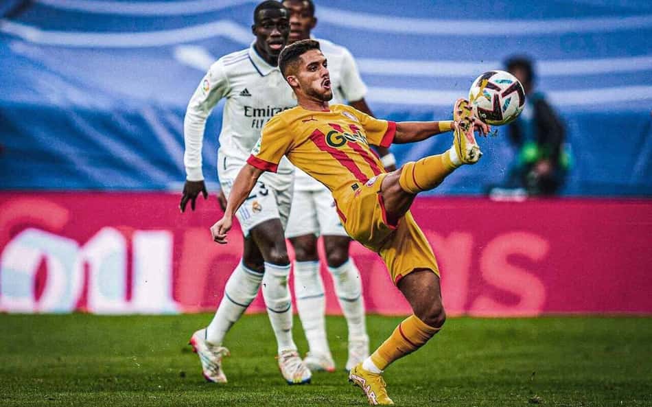 Corinthians se interessa por Yan Couto, que pertence ao Manchester City, mas vê empecilhos para empréstimo