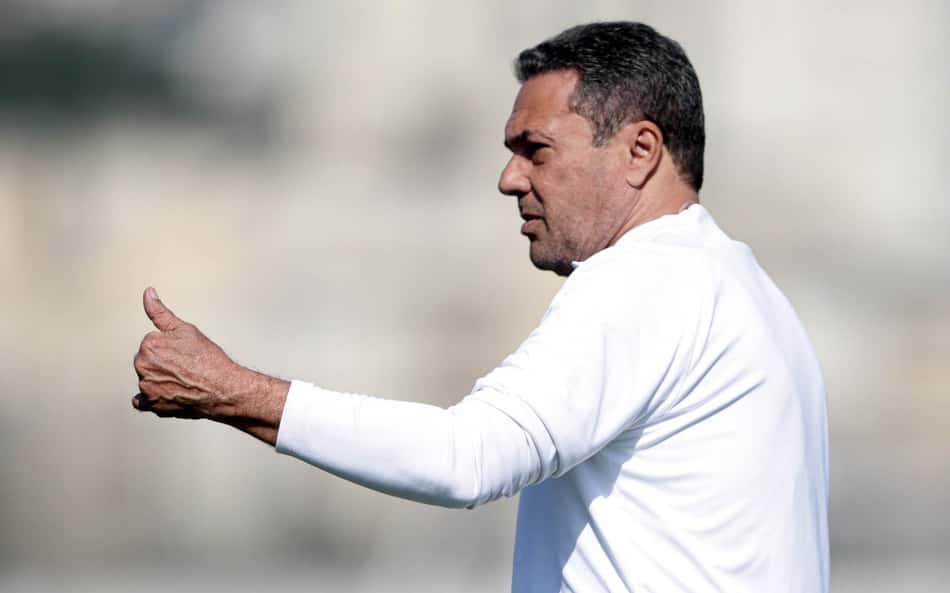 Em busca da 1ª vitória, Luxa tenta evitar marca negativa que o Corinthians não vê desde 2021