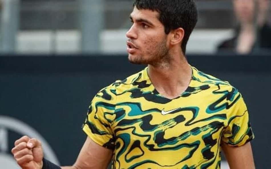 Alcaraz assume a liderança do ranking no aniversário de Djokovic