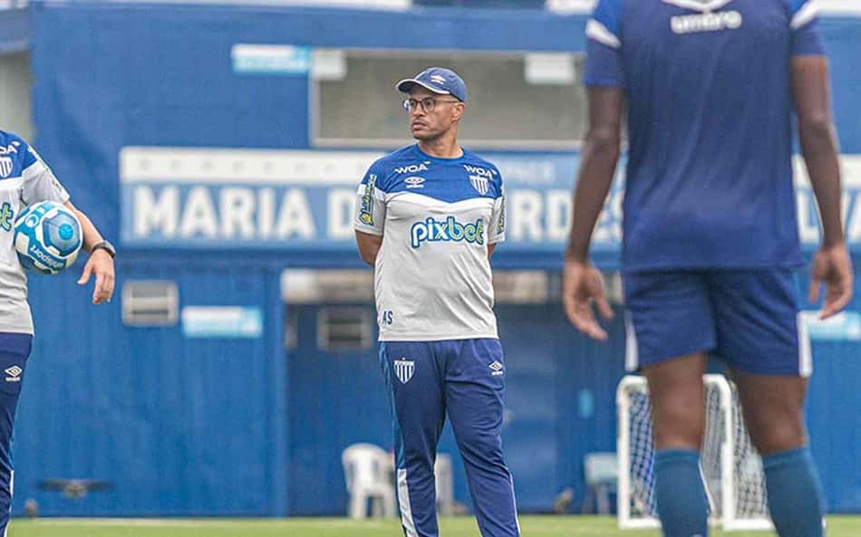 Alex é desligado pelo Avaí: veja técnicos brasileiros que estão sem clube