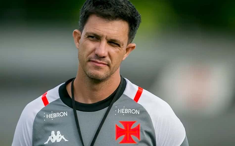 Cartas na manga: no que Maurício Barbieri ficará atento na partida do Vasco diante do Internacional