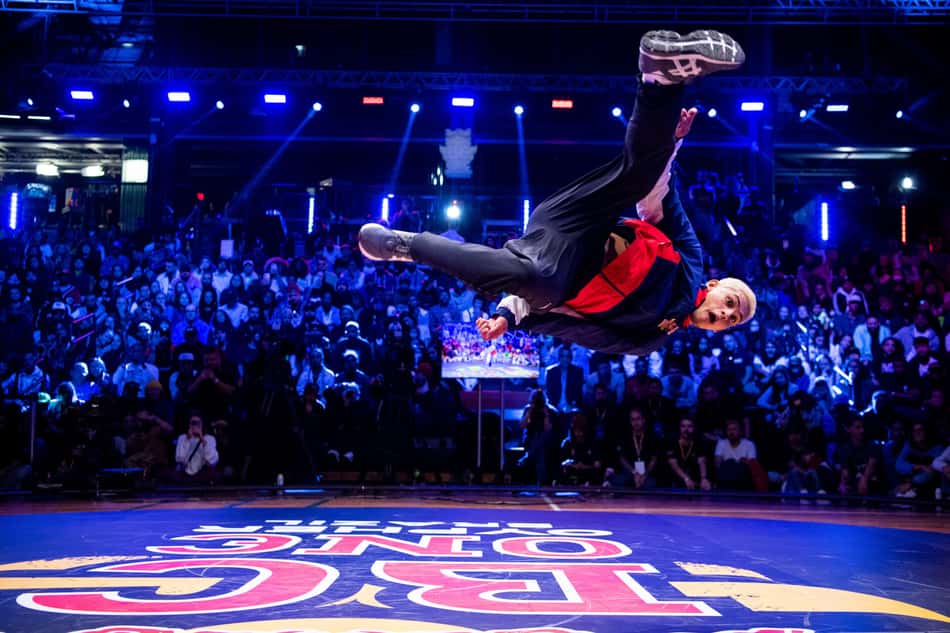 B-Boy Leony competindo a Final Nacional do Red Bull BC One, em São Paulo, no último ano (Crédito: Little Shao / Red Bull Content Pool)