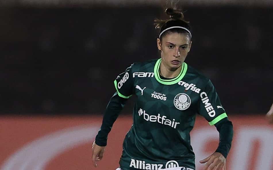 Lateral do Palmeiras, Bruna Calderan projeta confronto direto com o Flamengo pelo Brasileirão: 'Muito importante'