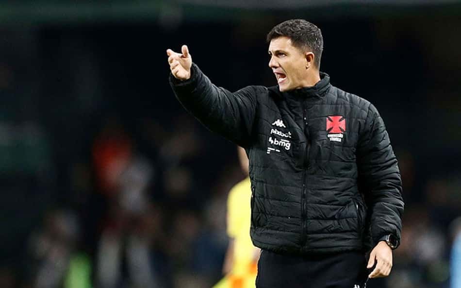 Barbieri reconhece atuação ruim do Vasco, mas valoriza o empate com o Coritiba: 'Satisfatório'