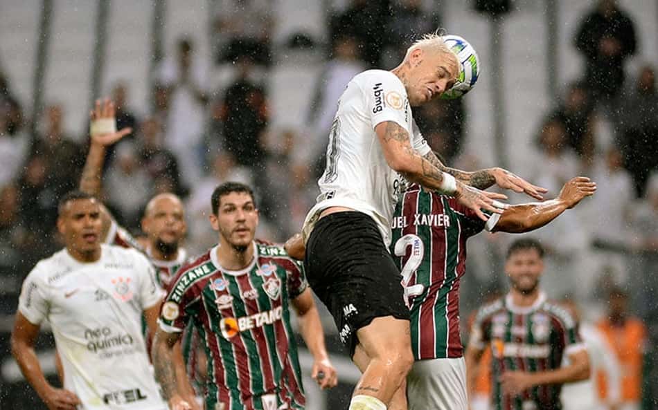 Rivais tiram sarro do Fluminense após derrota para o Corinthians: 'Dinizismo acabou'