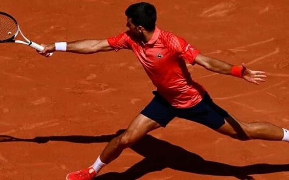 Djokovic se enrola no fim, mas vence na estreia de Roland Garros