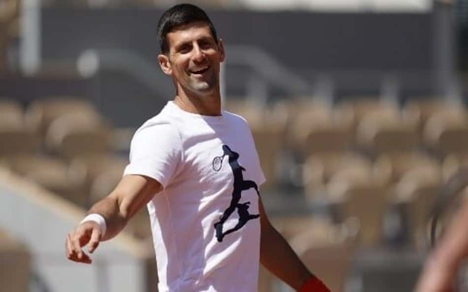 Djokovic se emociona com aposentadoria de Nadal, mas admite não sentir falta dele em Paris