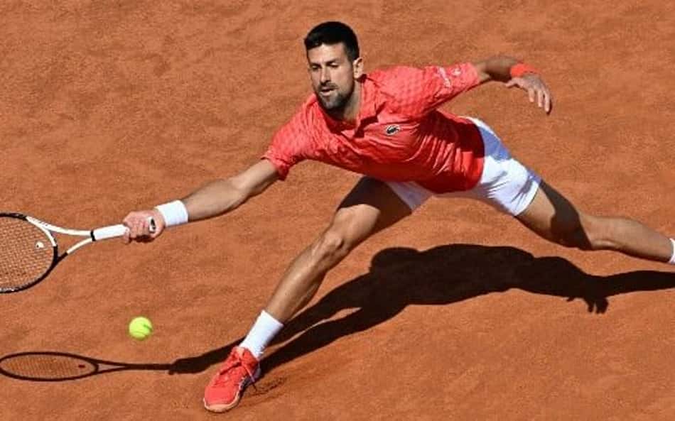Djokovic se atrapalha, mas bate Dimitrov e vai às oitavas em Roma
