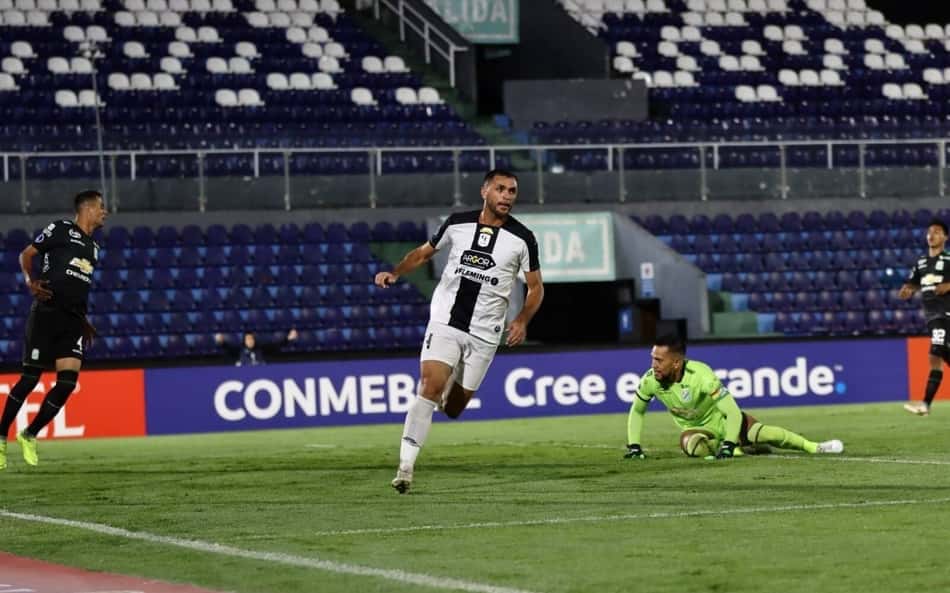 Brasileiro Edson Cariús celebra vitória do Tacuary e artilharia da Copa Sul-Americana: 'Muito especial'
