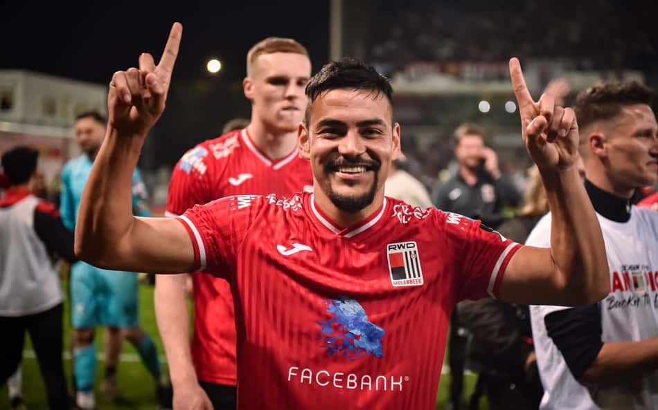 Ex-Botafogo, Barreto comemora título e acesso do RWD Molenbeek, clube de John Textor