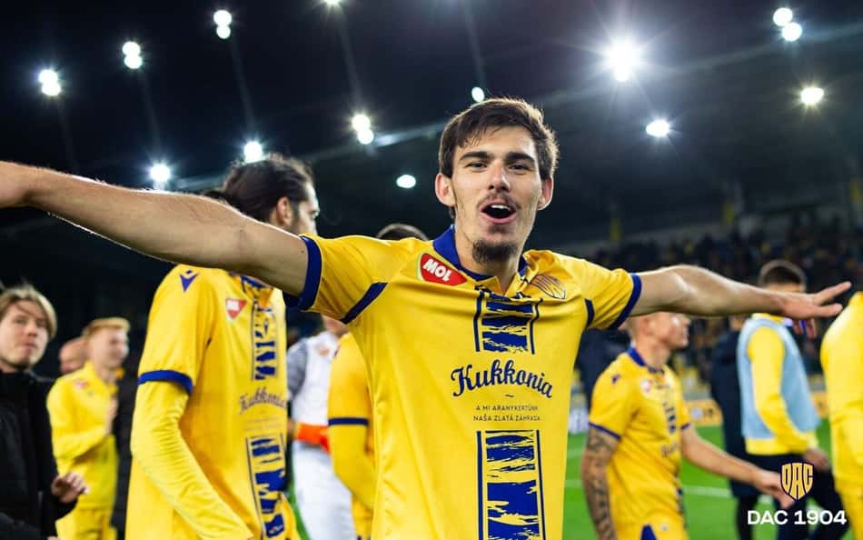 Líder em passes certos na Eslováquia, Mateus Brunetti avalia temporada pelo FC DAC: 'Melhor da minha carreira'