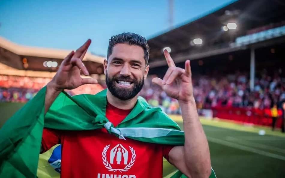 Zagueiro Felipe festeja vitória sobre o Arsenal e permanência do Nottingham Forest na Premier League