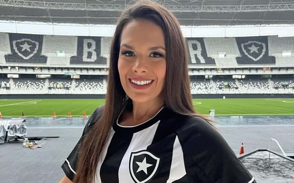 Fernanda Maia viraliza com vídeo 'regendo' torcida do Botafogo no Nilton Santos; veja
